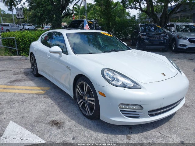 2013 PORSCHE PANAMERA 4