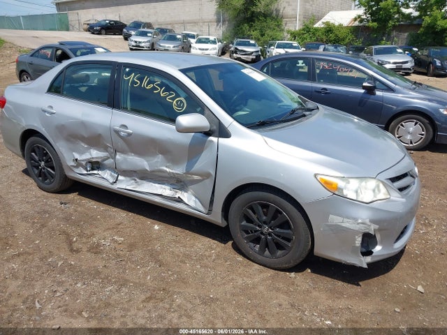 2013 Toyota COROLLA LE photo 1