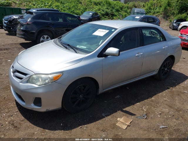 2013 Toyota COROLLA LE photo 2