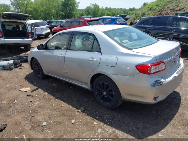 2013 Toyota COROLLA LE photo 3