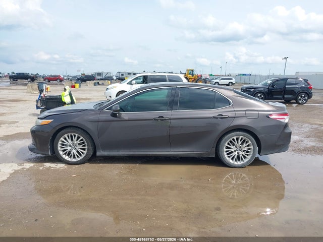 2018 Toyota CAMRY XLE thumbnail 14