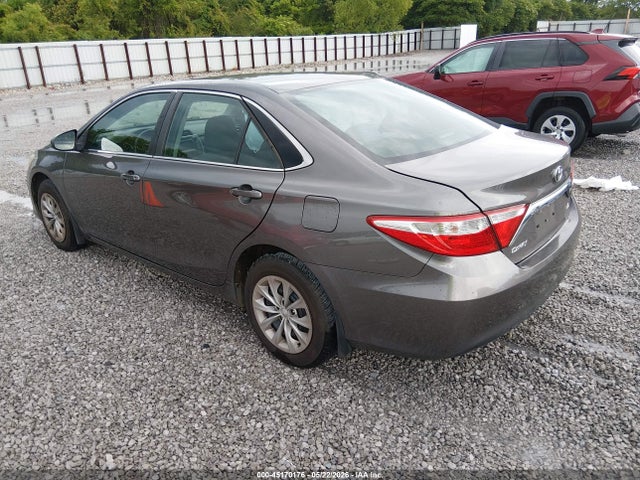 2017 Toyota CAMRY LE photo 3