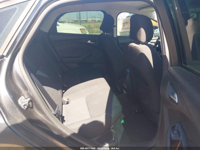 FORD FOCUS SE - 8