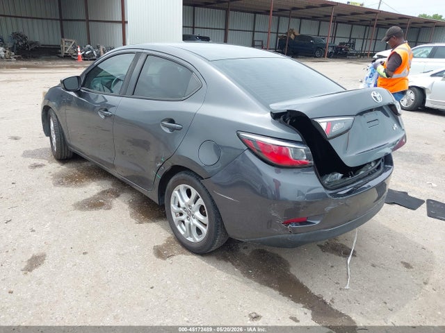 2018 Toyota YARIS IA photo 3