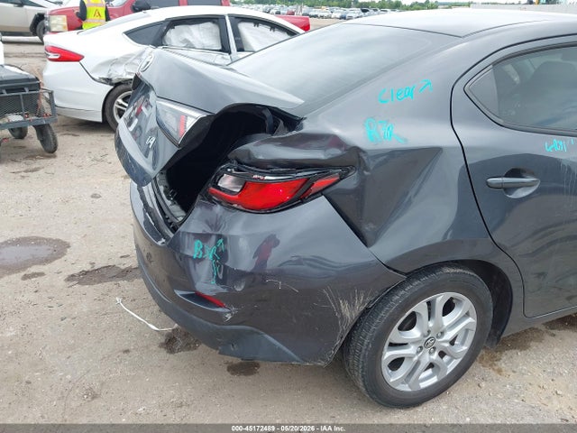 2018 Toyota YARIS IA photo 6