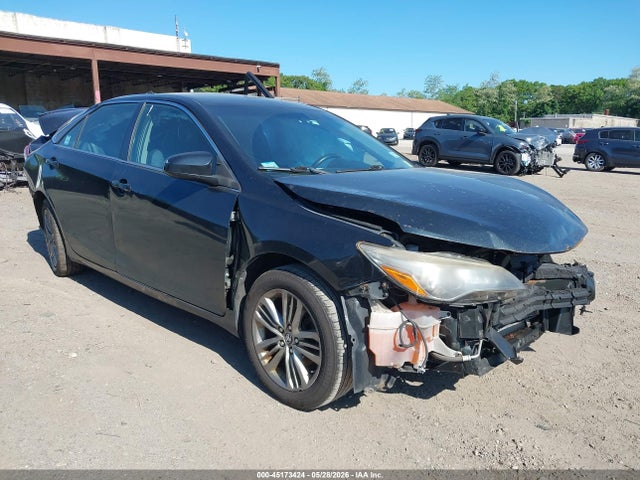 2015 TOYOTA CAMRY SE