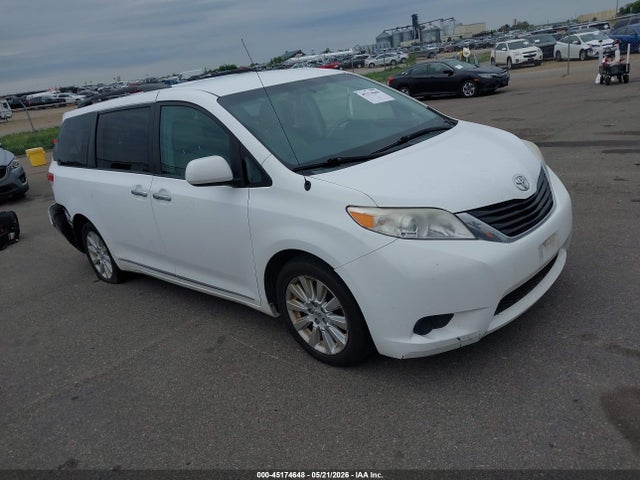 2011 TOYOTA SIENNA LE