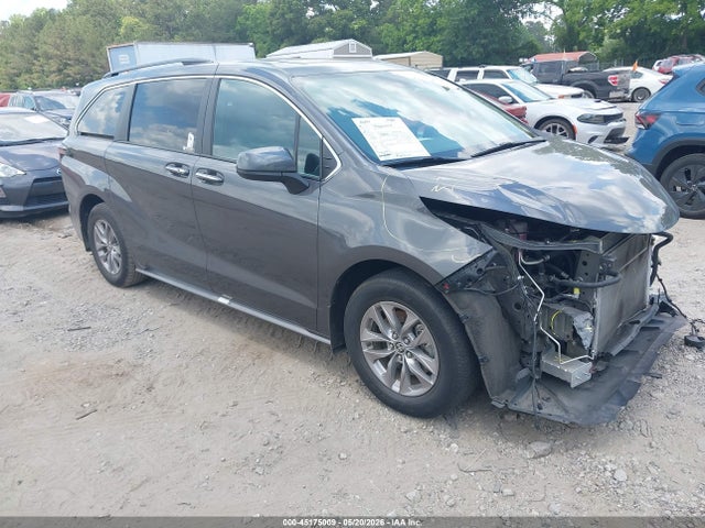 2025 TOYOTA SIENNA XLE 8 PASSENGER