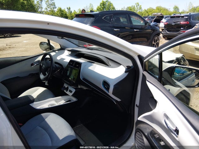 صورة 5 لـ 2017 Toyota PRIUS THREE