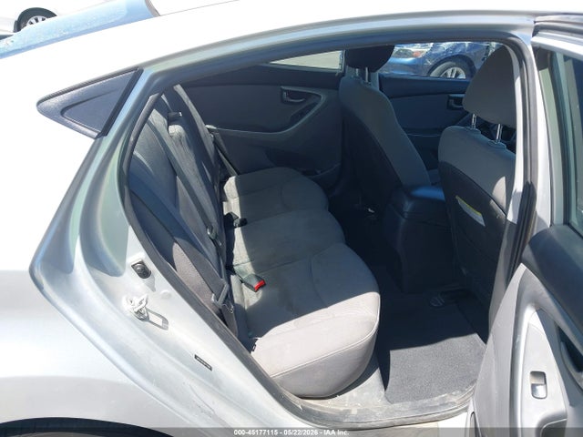 صورة 8 لـ 2016 Hyundai ELANTRA SE