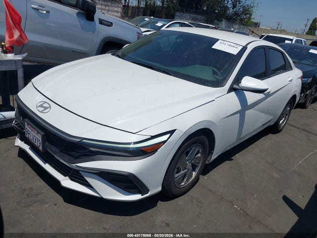 2025 Hyundai ELANTRA SE photo 2