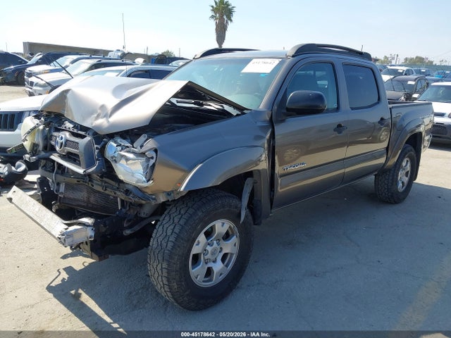 صورة مصغرة 2 لـ 2013 Toyota TACOMA PRERUNNER V6