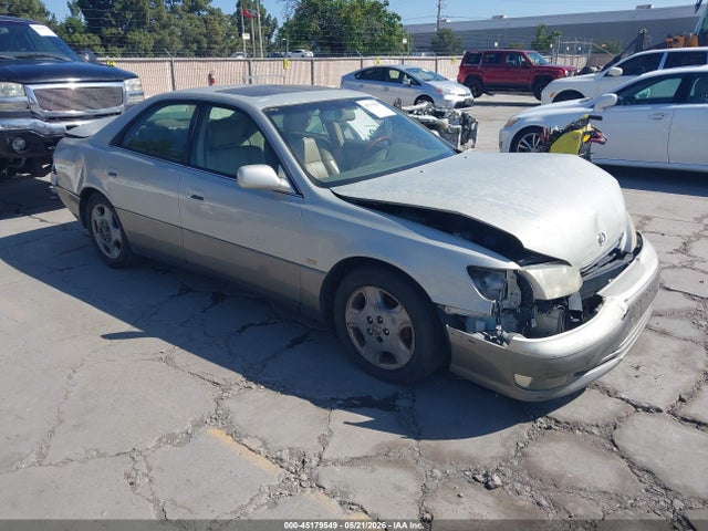2001 LEXUS ES 
