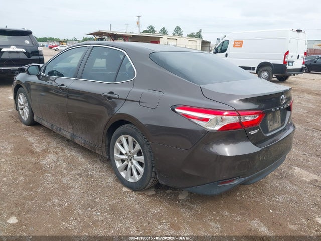 2018 Toyota CAMRY LE photo 3