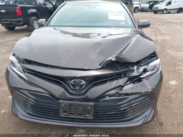 2018 Toyota CAMRY LE photo 6