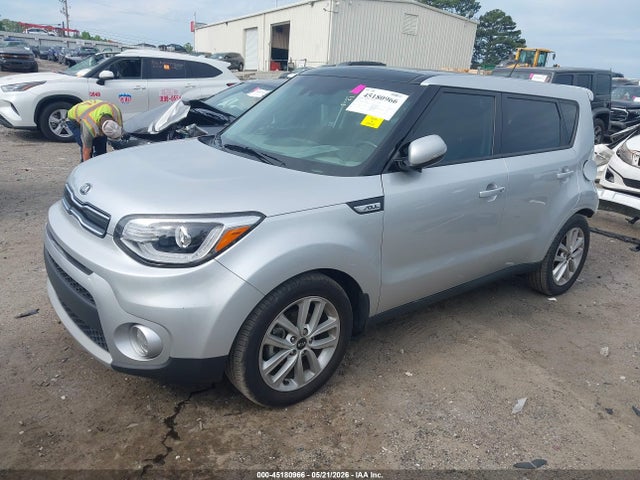 2019 KIA SOUL + 照片 2