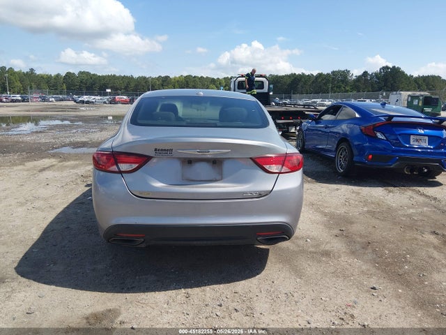 صورة 17 لـ 2015 Chrysler 200 S