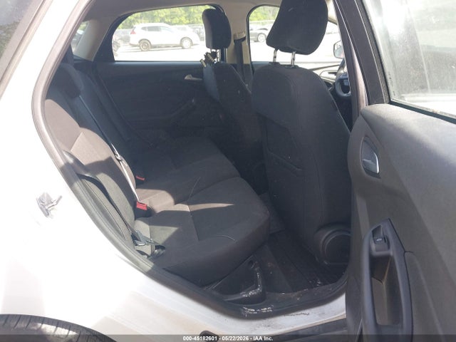 FORD FOCUS SE - 8