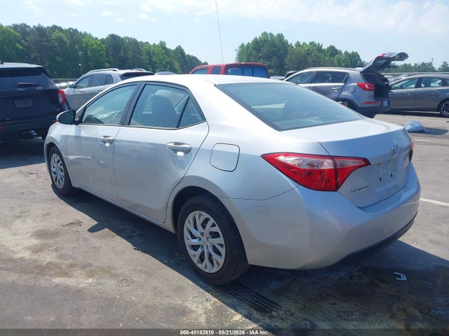 2018 Toyota COROLLA LE photo 3