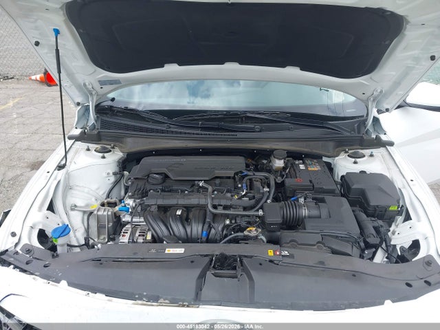صورة 10 لـ 2025 Hyundai ELANTRA SE