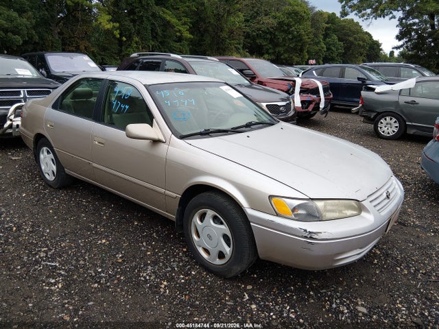 1997 TOYOTA CAMRY LE V6