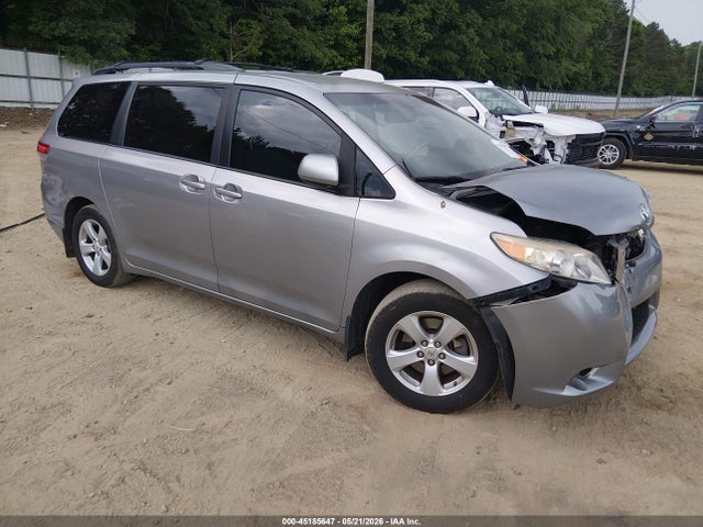 2011 TOYOTA SIENNA LE V6