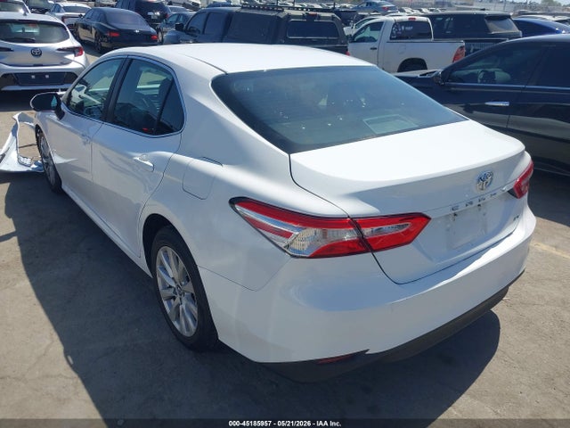 2018 Toyota CAMRY LE photo 3
