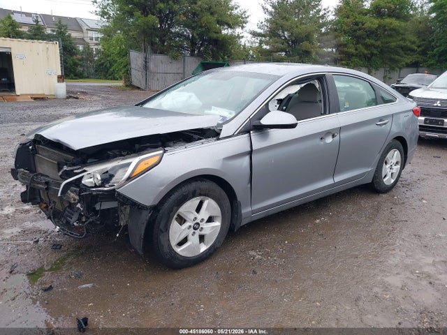 2015 Hyundai SONATA SE — фото 2