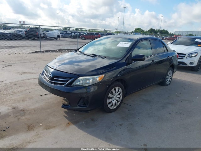 2013 Toyota COROLLA LE photo 2