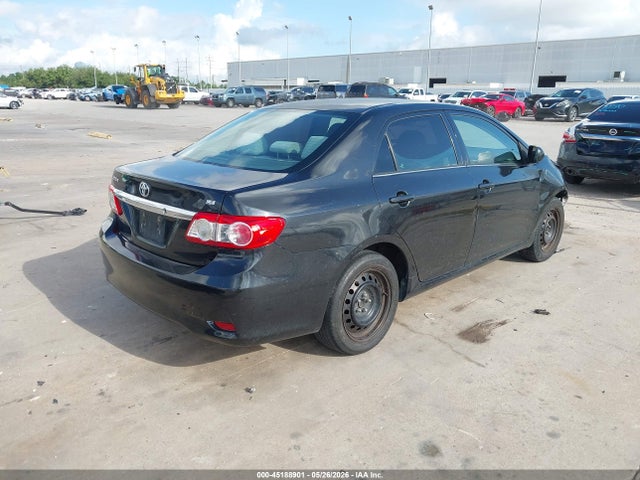 2013 Toyota COROLLA LE photo 4