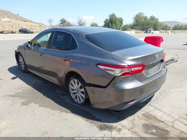 2018 Toyota CAMRY LE photo 3
