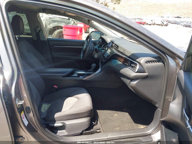 2018 Toyota CAMRY LE photo 5