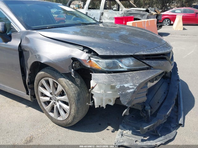 2018 Toyota CAMRY LE photo 6