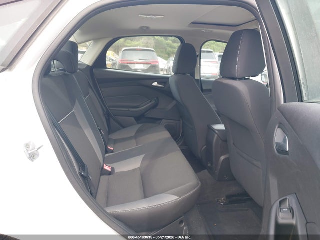 FORD FOCUS SE - 8
