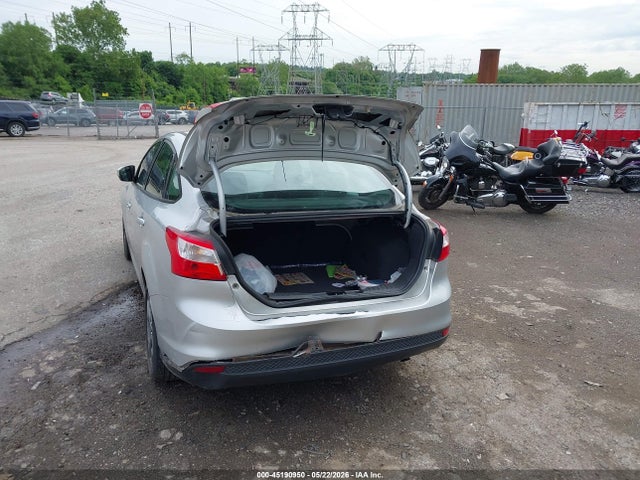 FORD FOCUS SE - 6