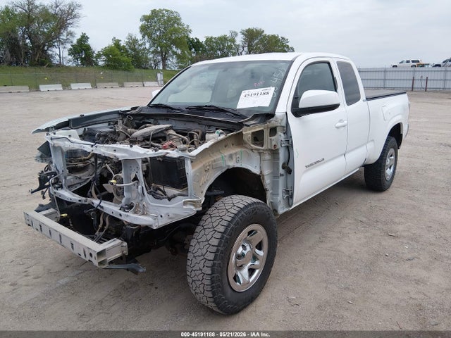 2016 Toyota TACOMA SR5 photo 2