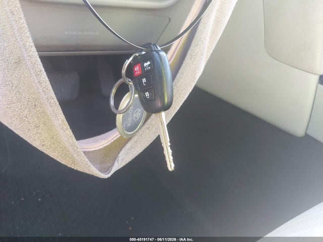 صورة مصغرة 11 لـ 2013 Toyota CAMRY LE