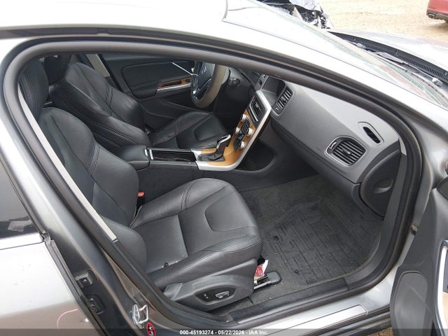 2018 Volvo S60 INSCRIPTION T5 PLATINUM photo 5