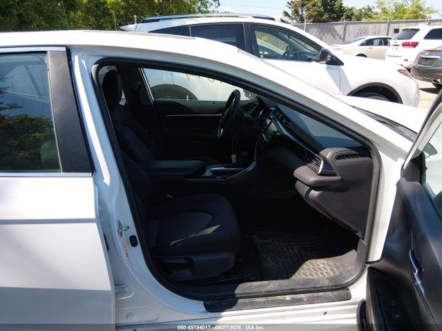 2019 Toyota CAMRY LE photo 5