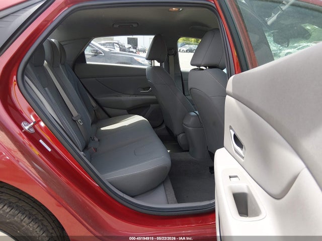 صورة 8 لـ 2023 Hyundai ELANTRA SEL