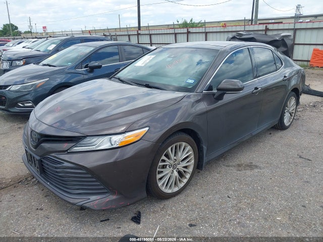 2019 Toyota CAMRY XLE thumbnail 2