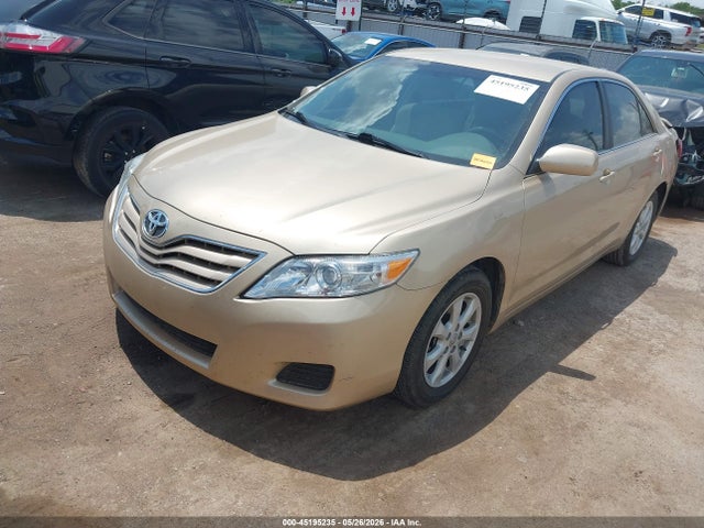 2011 Toyota CAMRY LE photo 2