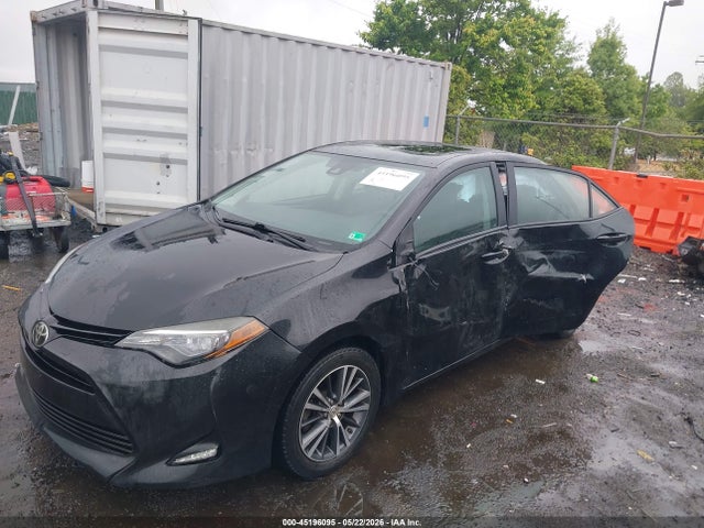 2017 Toyota COROLLA LE photo 2