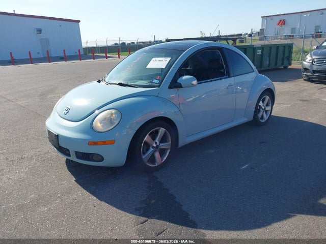 2010 Volkswagen NEW BEETLE 2.5L FINAL EDITION — миниатюра 2