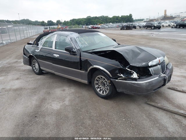 2001 LINCOLN TOWN CAR SIGNATURE