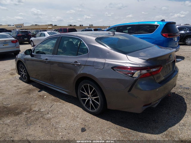 2022 Toyota CAMRY SE photo 3
