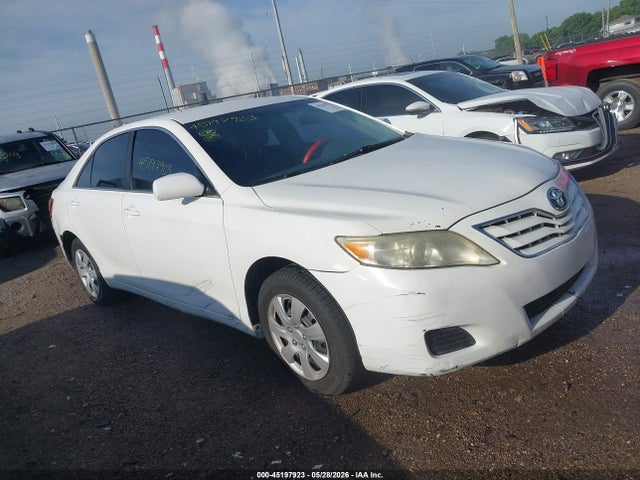 2011 TOYOTA CAMRY LE