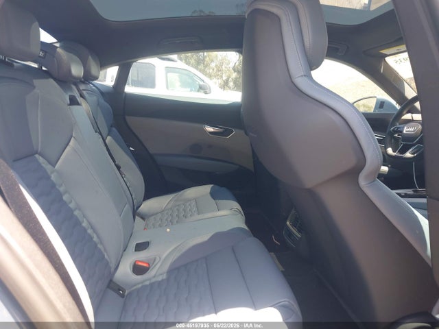 صورة 8 لـ 2024 AUDI E-TRON GT PREMIUM PLUS QUATTRO