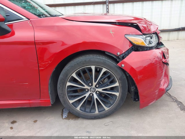 2019 TOYOTA CAMRY SE 17