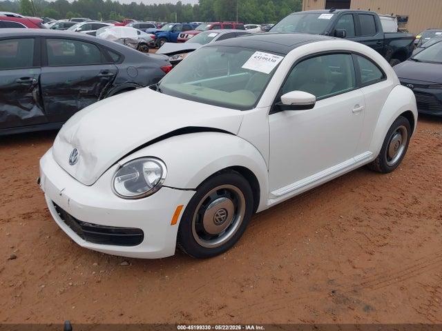 2013 Volkswagen BEETLE 2.5L photo 2